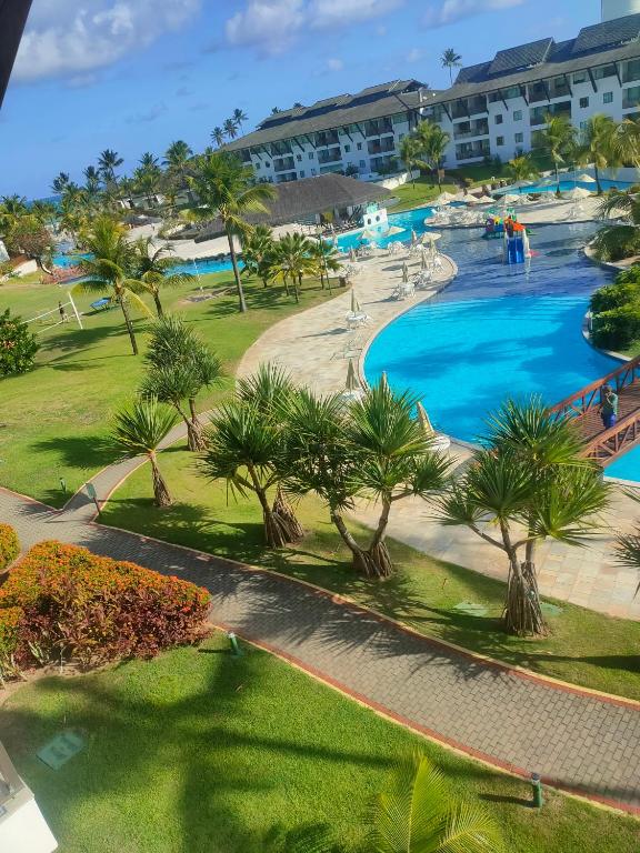 an aerial view of a resort pool with palm trees at Beach Class Muro Alto Porto de Galinhas in Porto De Galinhas