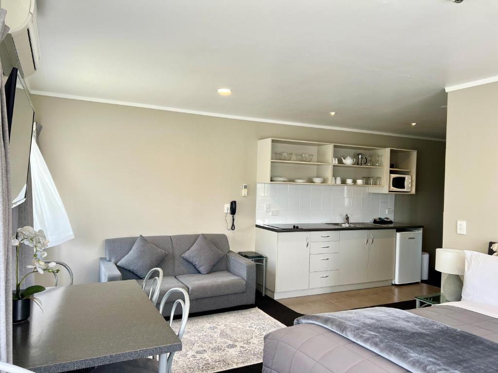 Kuchyň nebo kuchyňský kout v ubytování Ashbrook Motel Taupo