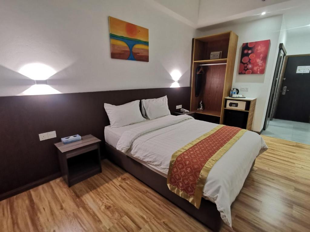 Postel nebo postele na pokoji v ubytování Sentral View Hotel Bintulu