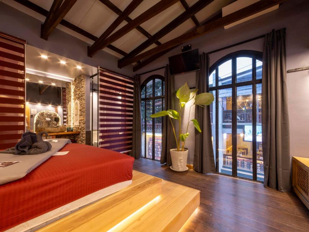 Postel nebo postele na pokoji v ubytování Rockinnest Hotel El Nido