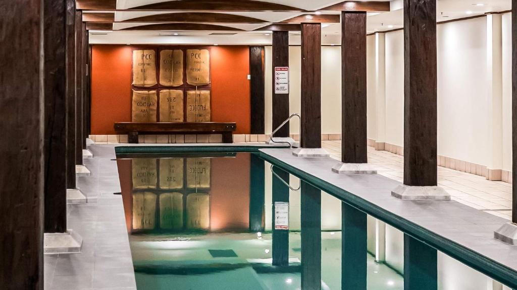 La alberca dentro o cerca de Oaks Sydney Goldsbrough Suites