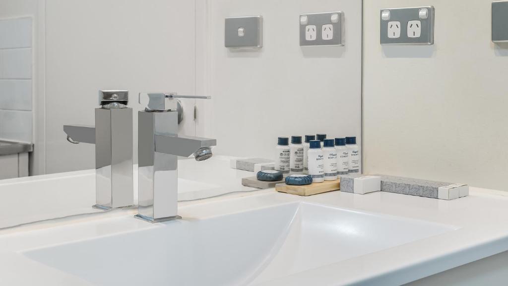 Un baño de Oaks Sydney Goldsbrough Suites