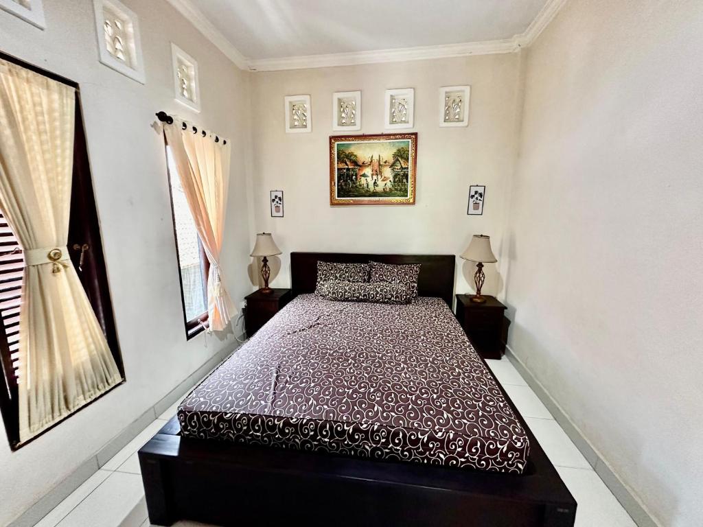 a bedroom with a bed in a room at Bidel's House in Gianyar