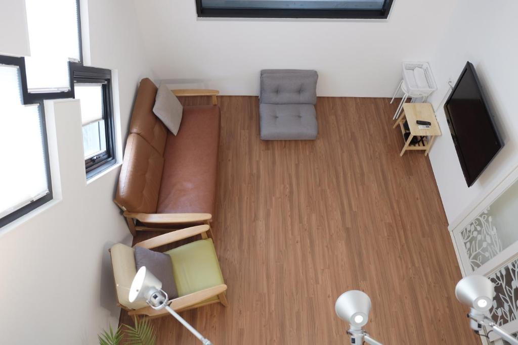 TV a/nebo společenská místnost v ubytování Mir Guesthouse