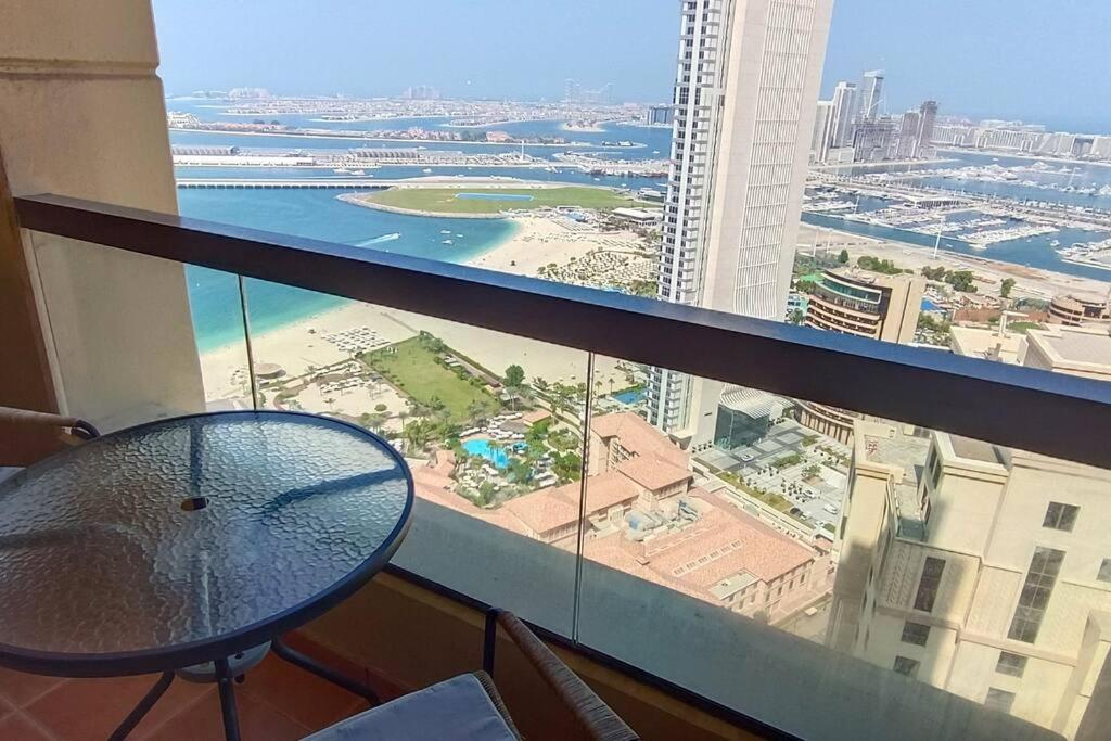 En balkong eller terrass på Ocean view "My Home" JBR Dubai Marina 2мин Jumeirah Beach