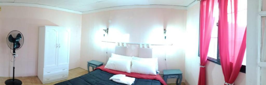 Säng eller sängar i ett rum på Alojamiento Carmencita