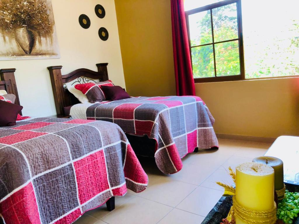 Un pat sau paturi într-o cameră la Mayan Plaza B&B Habitación Independiente