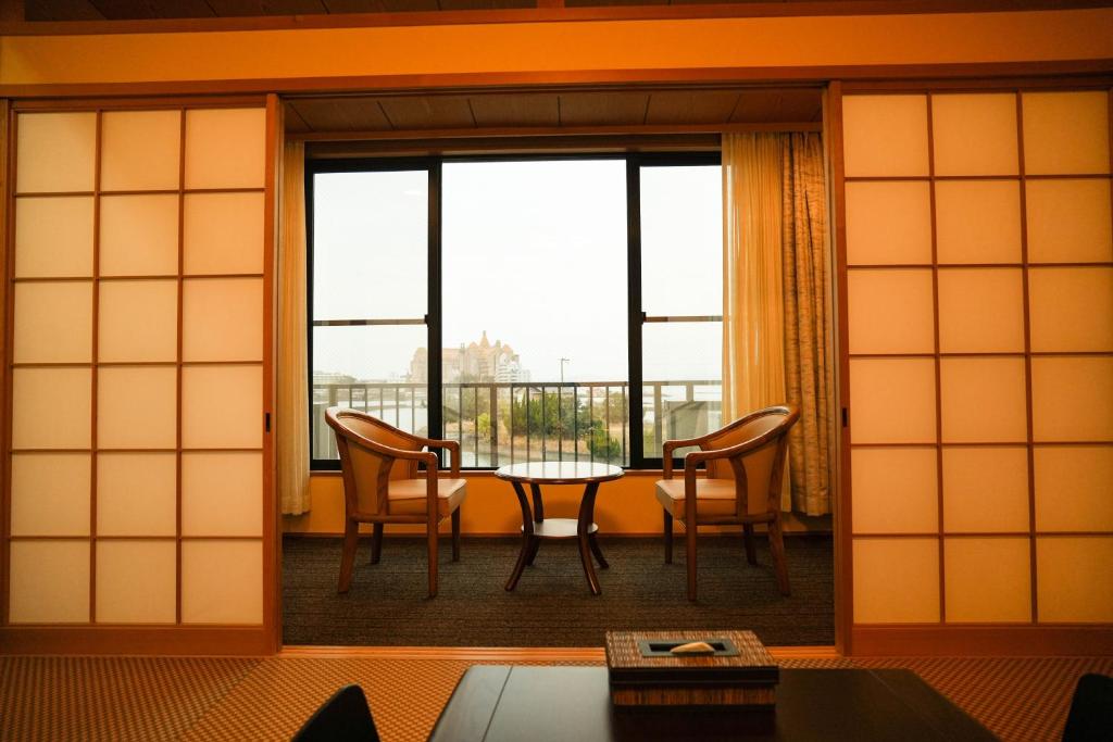 Posezení v ubytování Kaigaku Onsen Resort Shirahama