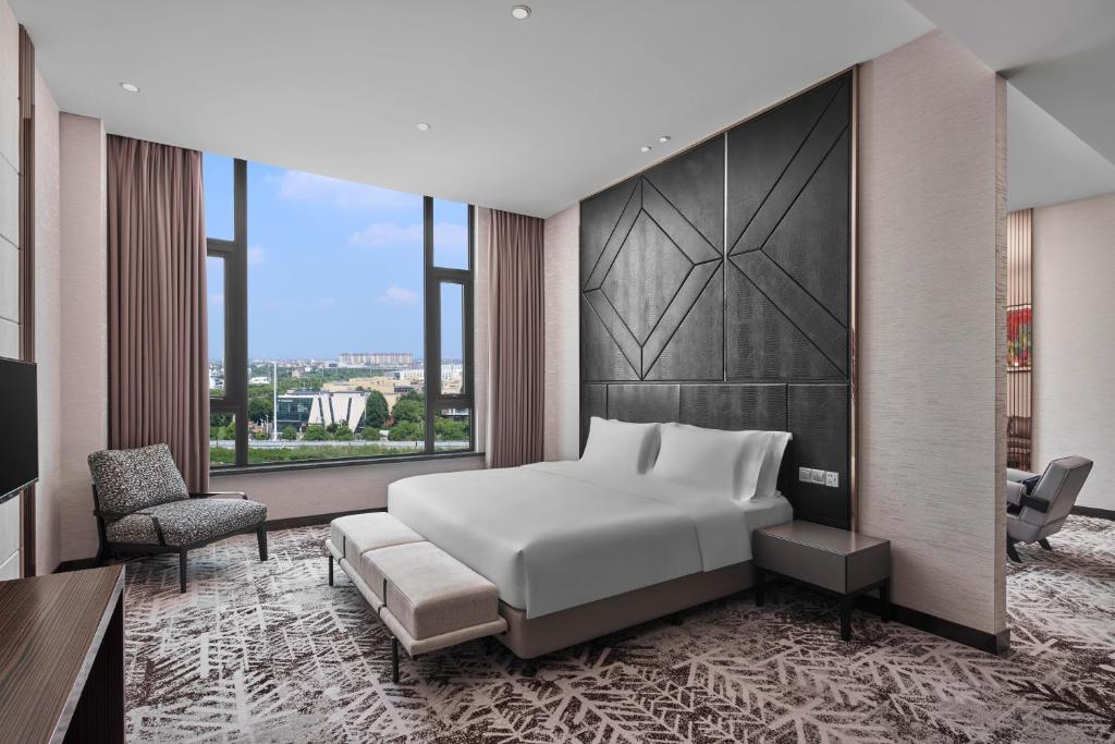 Posezení v ubytování Crowne Plaza Shanghai Jinshan by IHG