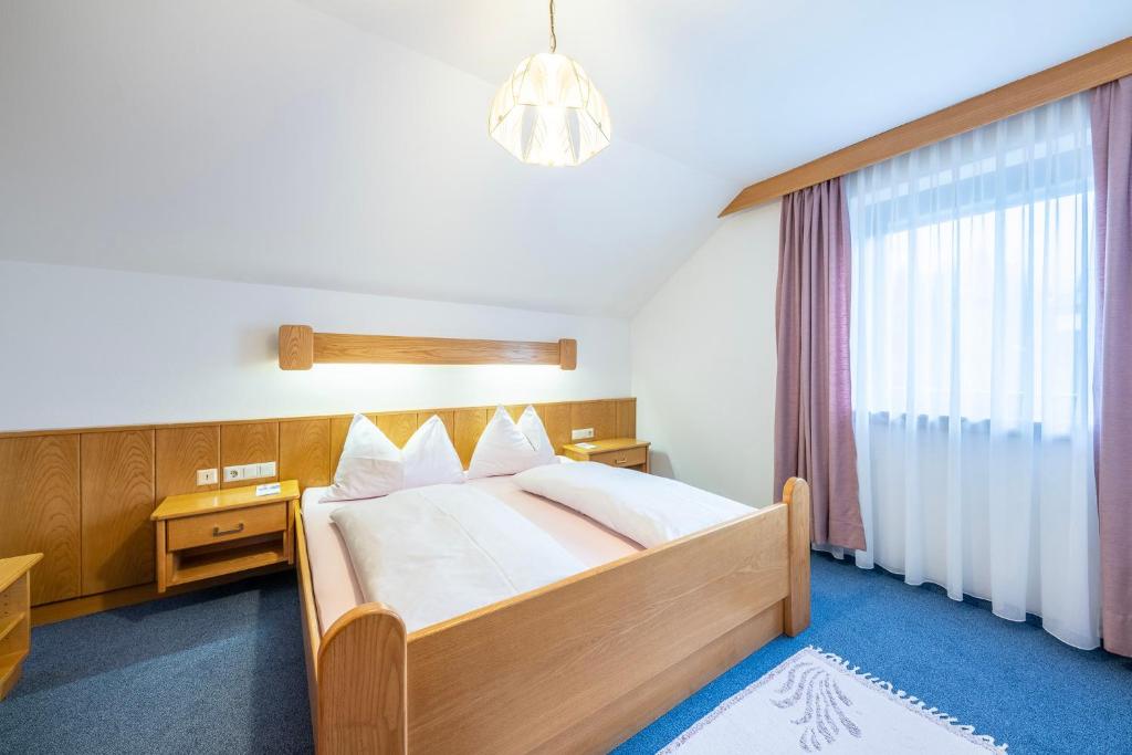 Postel nebo postele na pokoji v ubytování Frühstückspension-Appartementhaus Wasserer