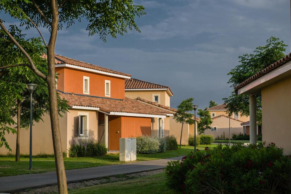 Le Domaine du Golf*** by Ateya Vacances - Two-Bedroom Villa With Hot Tub And Hotel Service