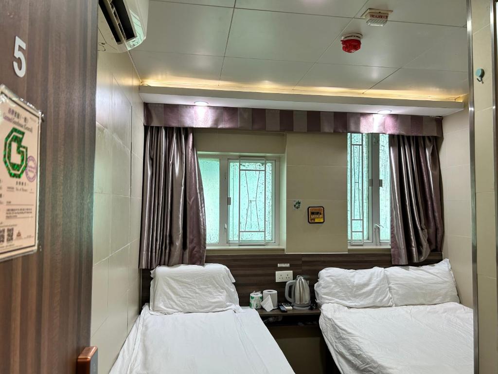 Postel nebo postele na pokoji v ubytování 香港星星旅馆 2202 Guesthouse