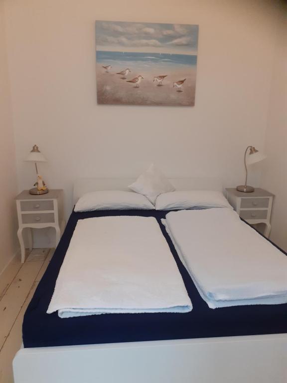 Postel nebo postele na pokoji v ubytování Ferienwohnung "Kleine Möwe"