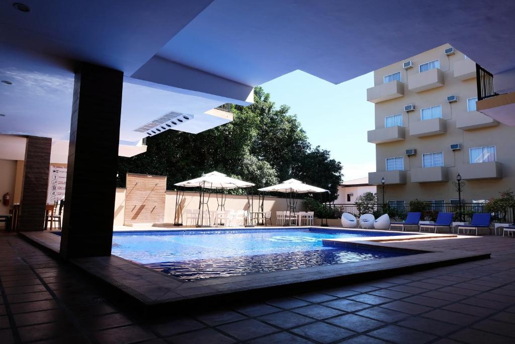 Bazén v ubytování Sierra Hotel nebo v jeho okolí
