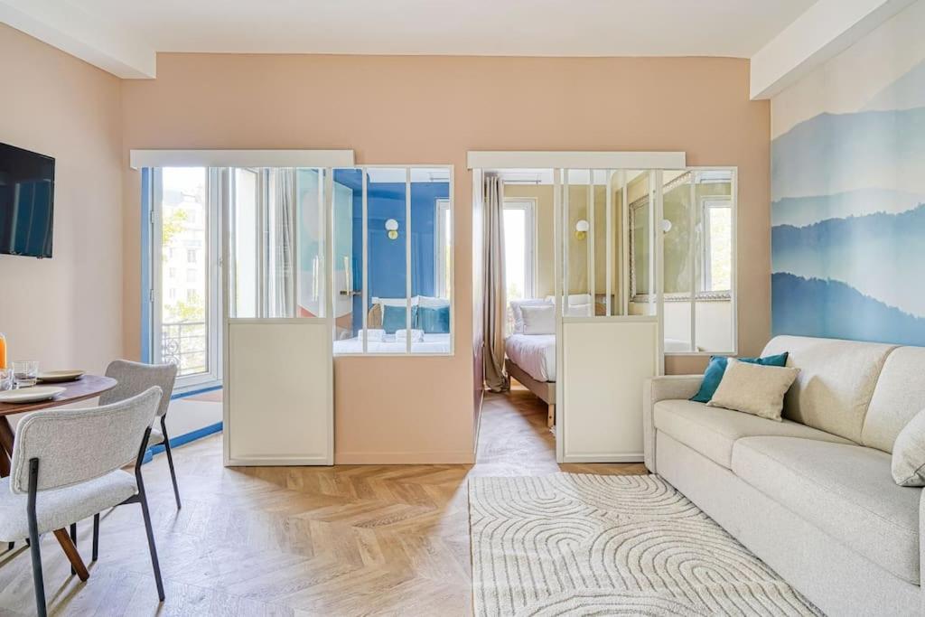 a living room with a couch and a table at Appartement coloré Wagram - II in Paris