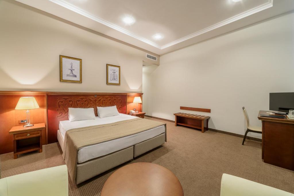 Postel nebo postele na pokoji v ubytování Alarus Luxe Hotel