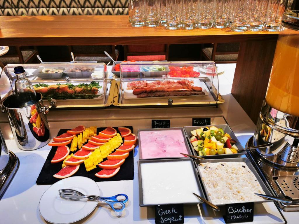 EST Grand Hotel Savoy - Resim 7