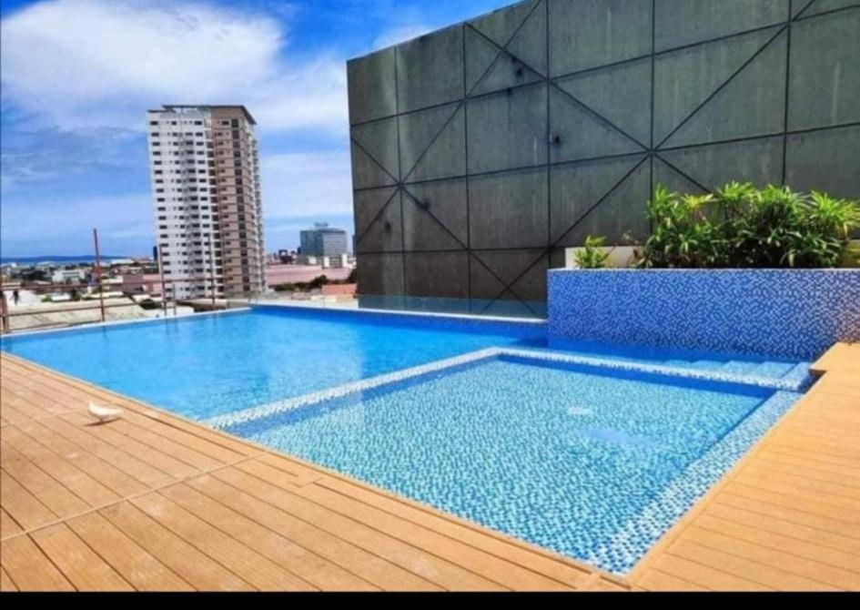 Bazén v ubytování Tinch@Inspiria Cozy Centrally Located Studio Unit with Balcony in the heart of Davao City. Beside Abreeza Mall nebo v jeho okolí