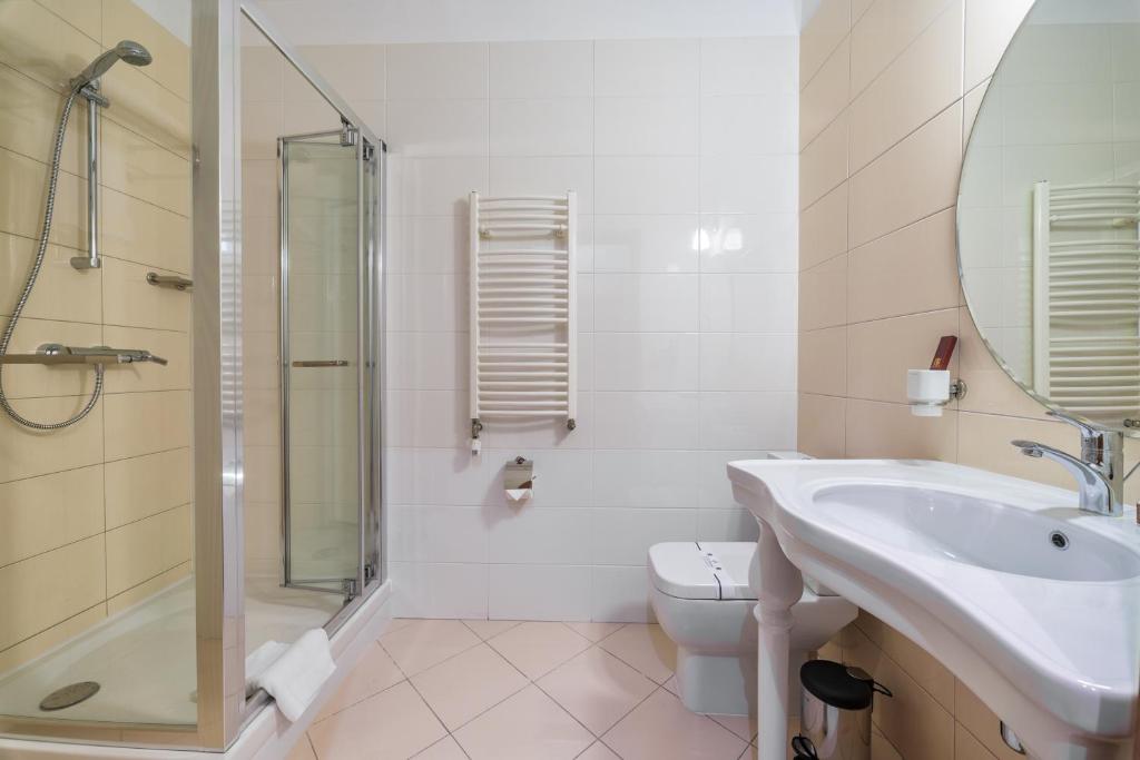 Koupelna v ubytování Alarus Luxe Hotel