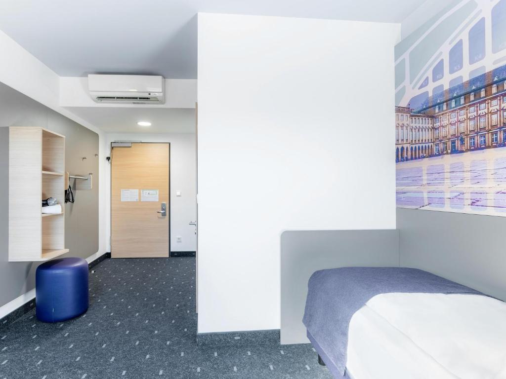 Postel nebo postele na pokoji v ubytování B&B Hotel Mannheim-Neuostheim
