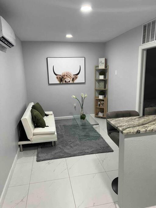 Apartment Logan Woods Private Room, Naples, FL