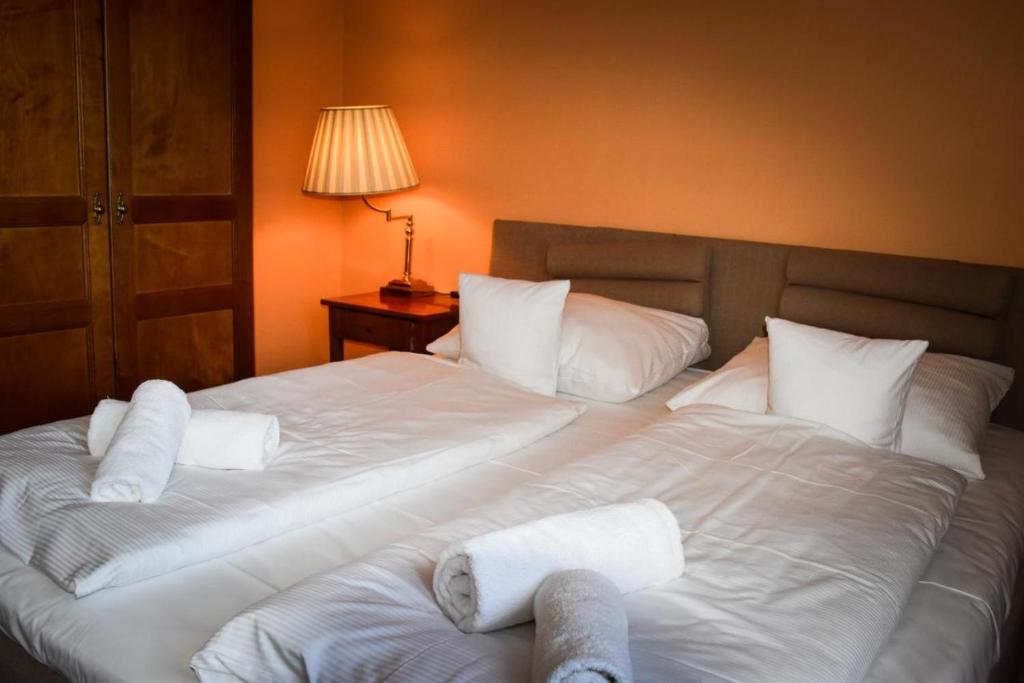 Postel nebo postele na pokoji v ubytování Pałac na Wodzie Hotel & SPA
