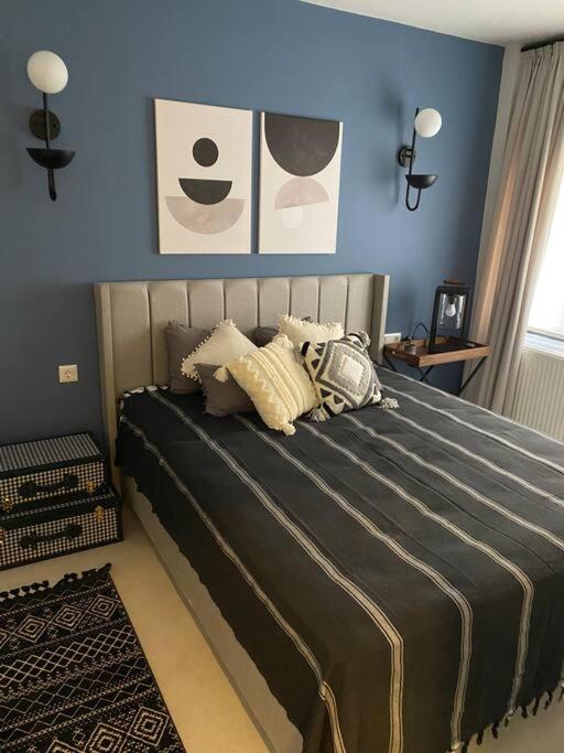Postel nebo postele na pokoji v ubytování 2+1 Luxury flat ,near Old Town