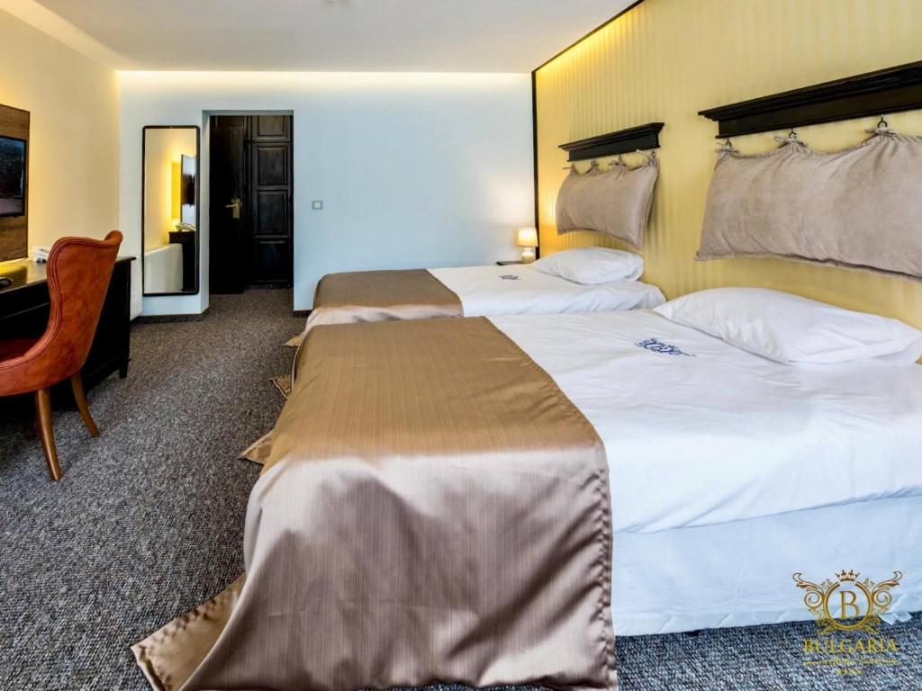 Un pat sau paturi într-o cameră la Wellness Hotel Bulgaria
