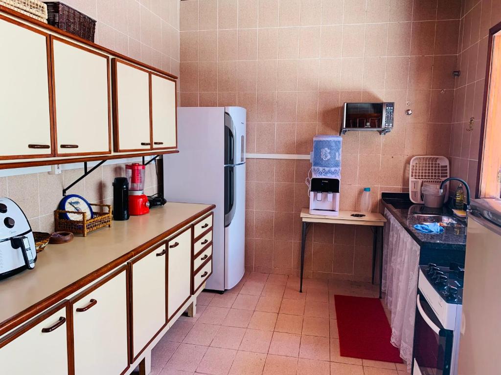 Kuchyň nebo kuchyňský kout v ubytování CASA NO MAR DE ANGRA