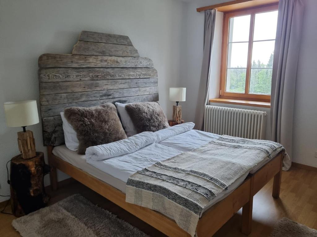 Postel nebo postele na pokoji v ubytování Hôtel Restaurant du Marchairuz