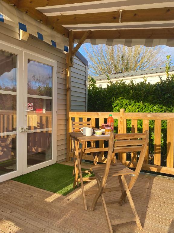 Patio nebo venkovní prostory v ubytování Mobil-home une chambre