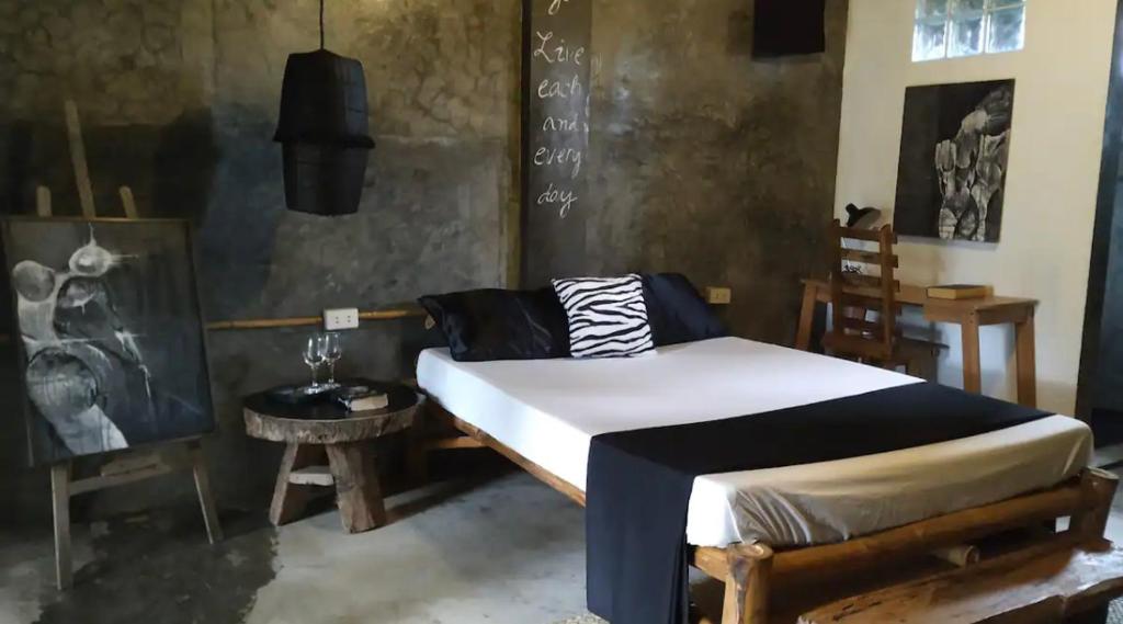 Postel nebo postele na pokoji v ubytování Tarzan's House
