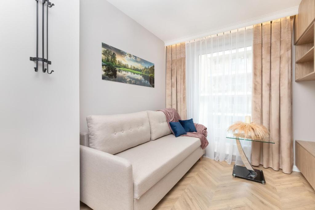 Area tempat duduk di Comfortable and Stylish Studios in Gdańsk by Renters