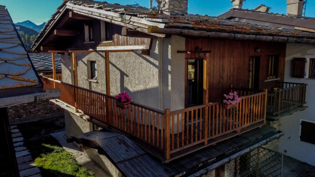 Το κτήριο όπου στεγάζεται  το διαμέρισμα