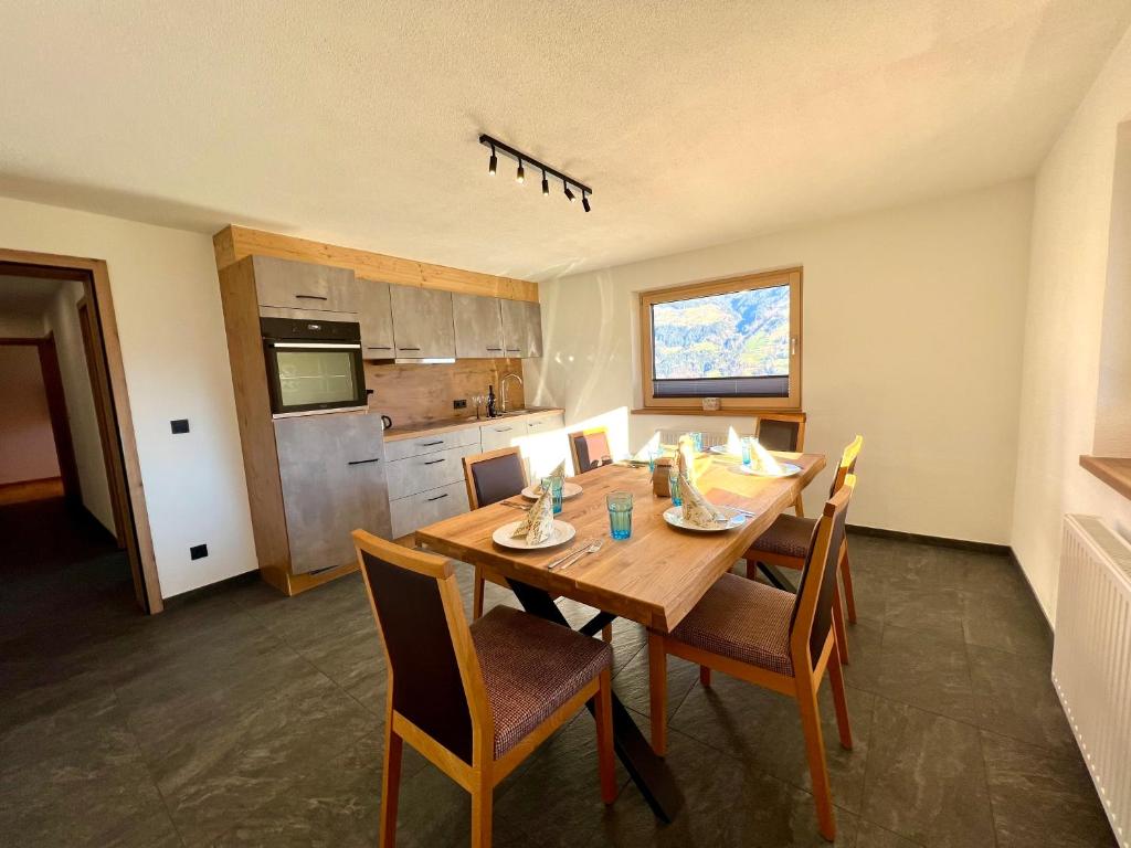 Kuchyň nebo kuchyňský kout v ubytování Appartement Hirner