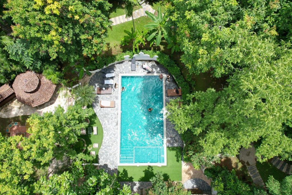 Bazén v ubytování Fern Resort Mae Hong Son nebo v jeho okolí