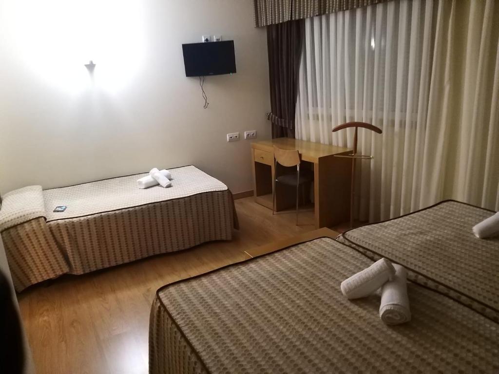 Hotel Condes De Lemos España - Double Room With Extra Bed