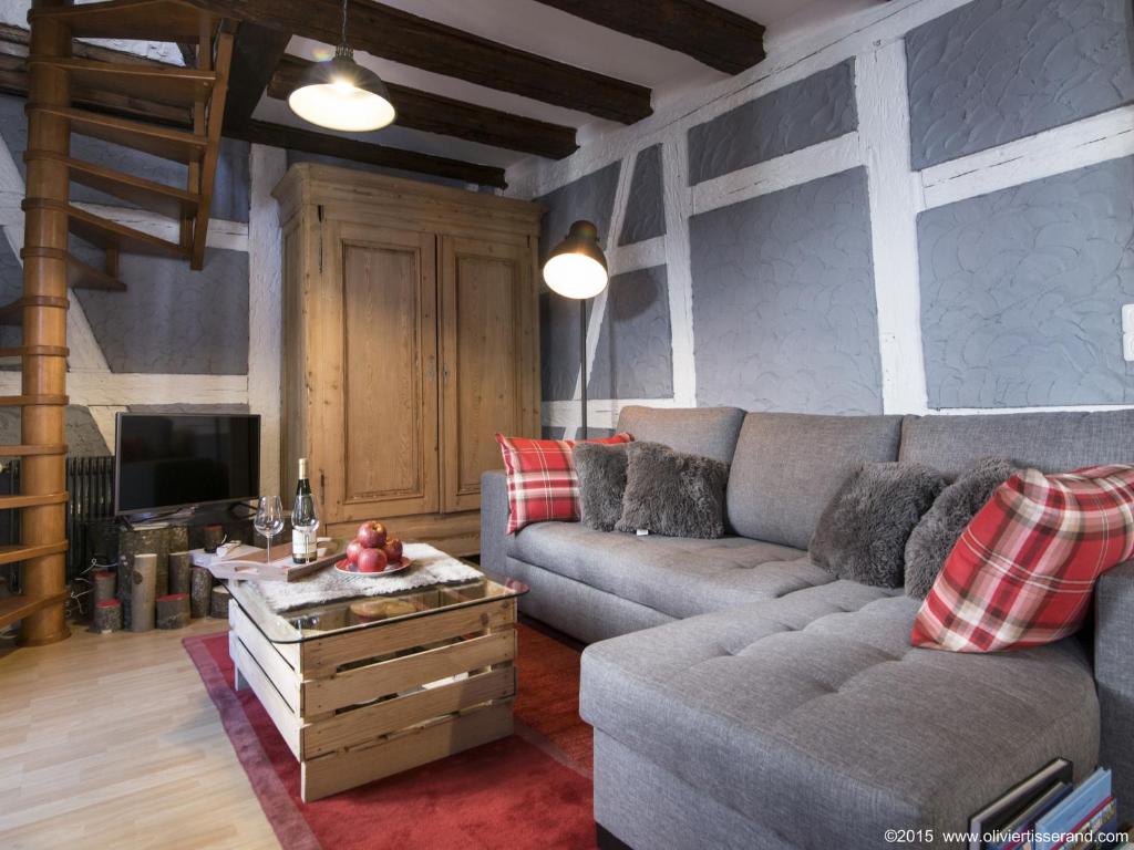 a living room with a couch and a table at Gîte Au Coeur De Ribeauvillé in Ribeauvillé