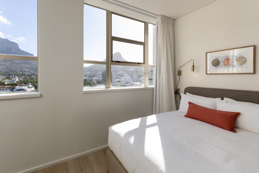 Postel nebo postele na pokoji v ubytování Habitat Aparthotel by Totalstay