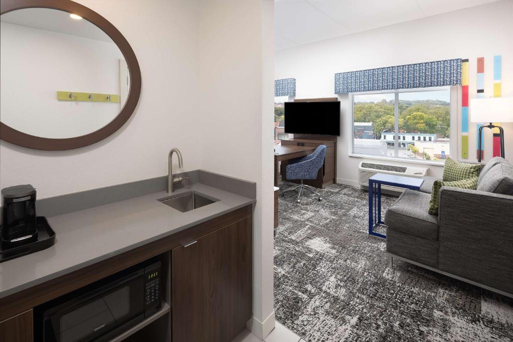 Hampton Inn & Suites Rochester Downtown photo