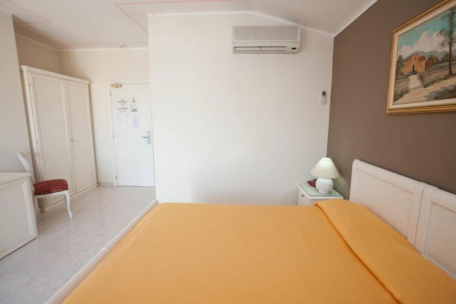 Postel nebo postele na pokoji v ubytování Hotel San Marco