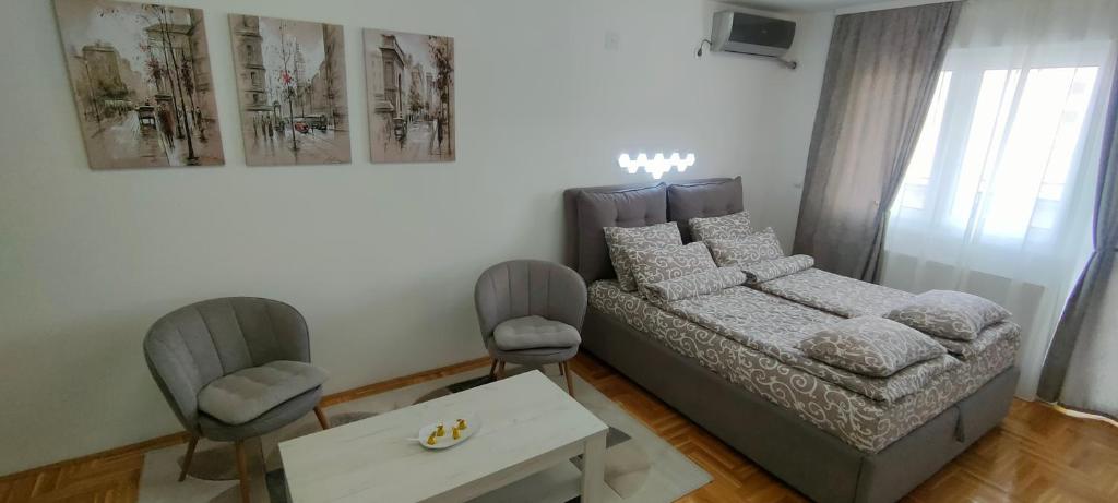 Postel nebo postele na pokoji v ubytování Apartman Ema