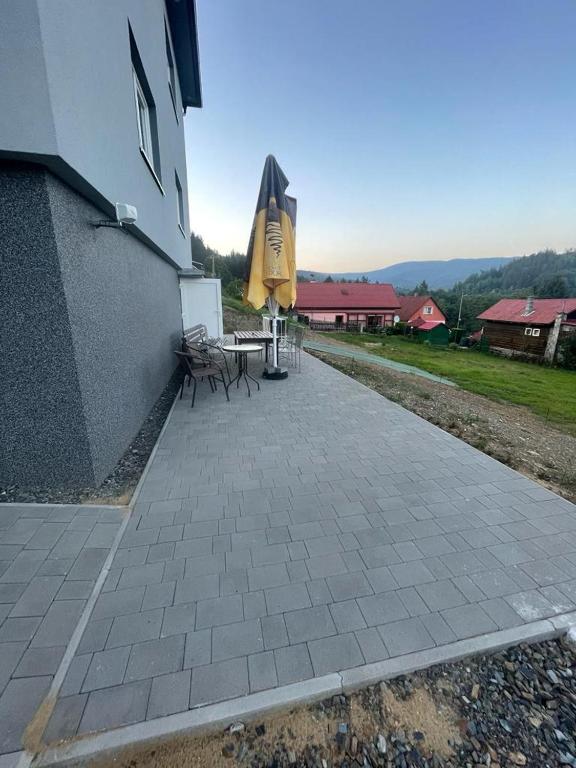 Nespecifikovaný výhled na hory nebo výhled na hory při pohledu z aparthotelu