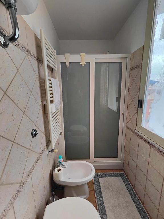 A bathroom at Appartamento in Borgo storico (San Vito Romano)