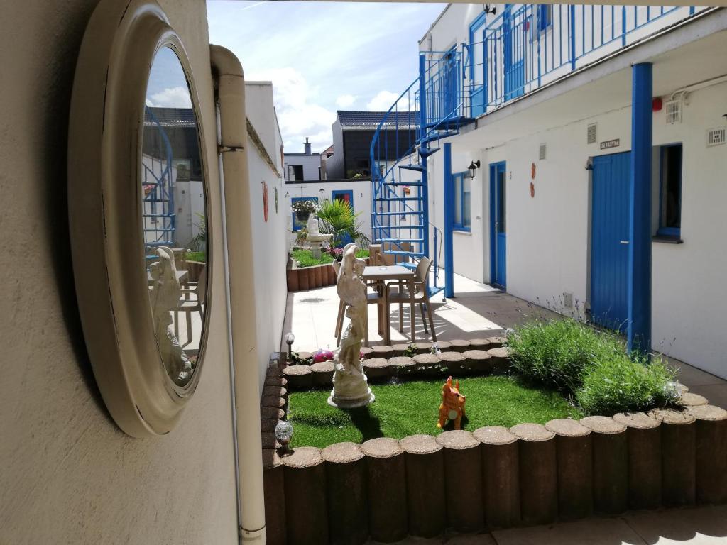 a view from a window of a yard with a table and chairs at Kokodor in De Haan