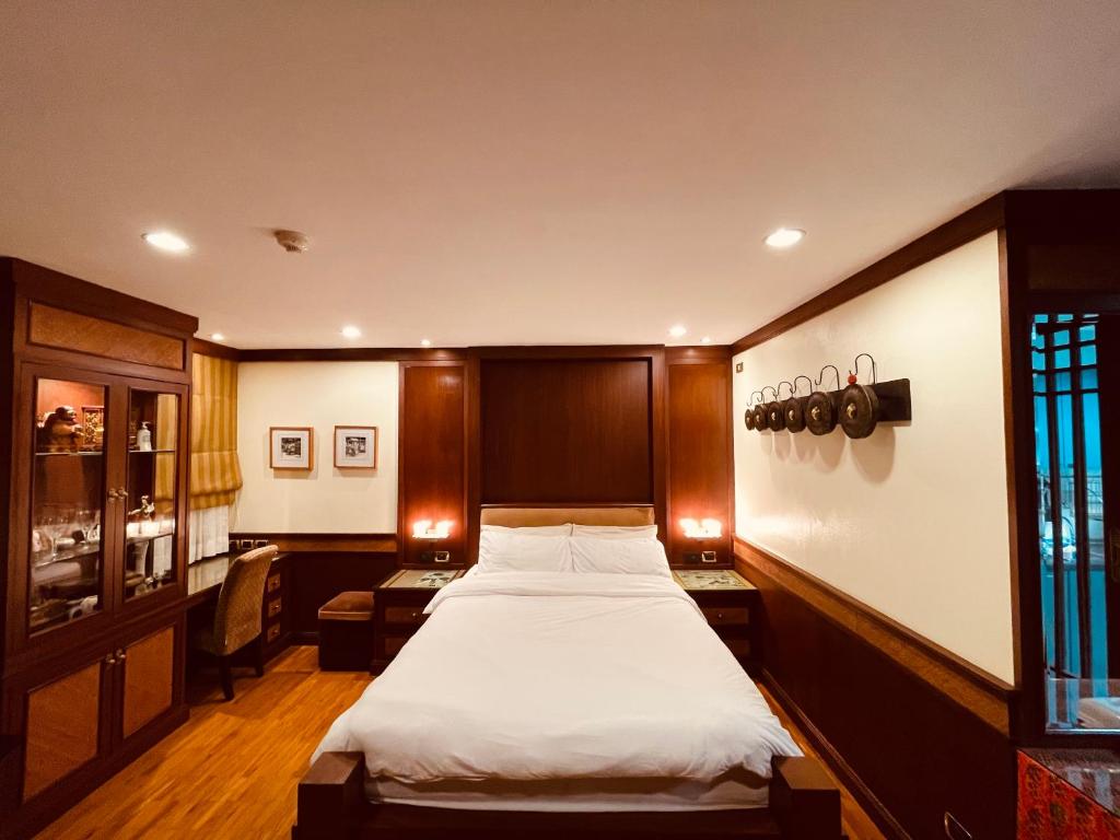 a bedroom with a large bed in a room at Urban sathorn bangkok in Thung Maha Mek