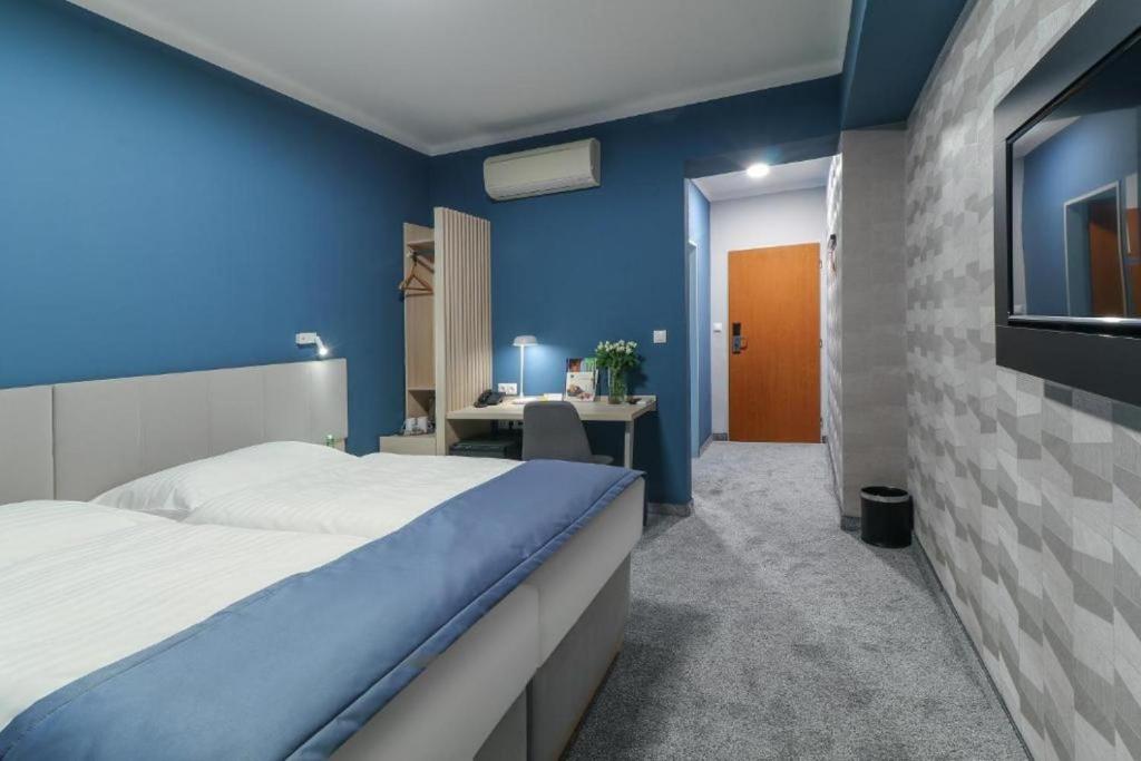 Posteľ alebo postele v izbe v ubytovaní Hotel Karpatia