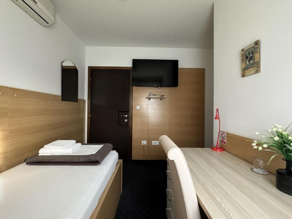 Postel nebo postele na pokoji v ubytování Pansion Komfor Fitea