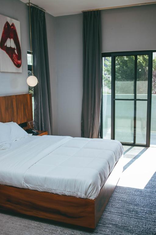 Burundi Palace Boutique Hotel - Suite Familiar Con Balcón