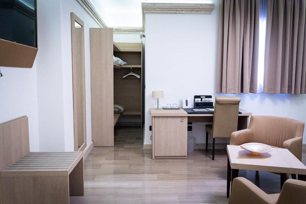 TV a/nebo společenská místnost v ubytování BHB Hotel